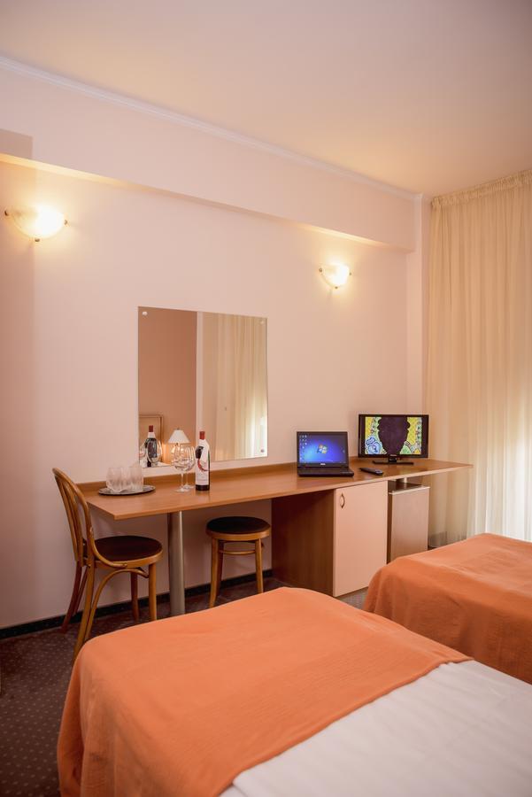 Hotel Reghina Timişoara Buitenkant foto