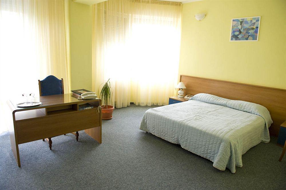 Hotel Reghina Timişoara Buitenkant foto